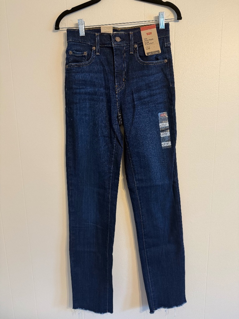 NWT Women's Levis 724 High Rise Slim Straight, Size 2 Medium, 26 x 32
